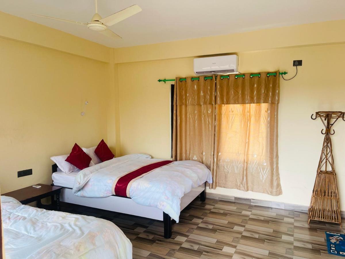 Hotel Happy Land Chitwan Bagian luar foto
