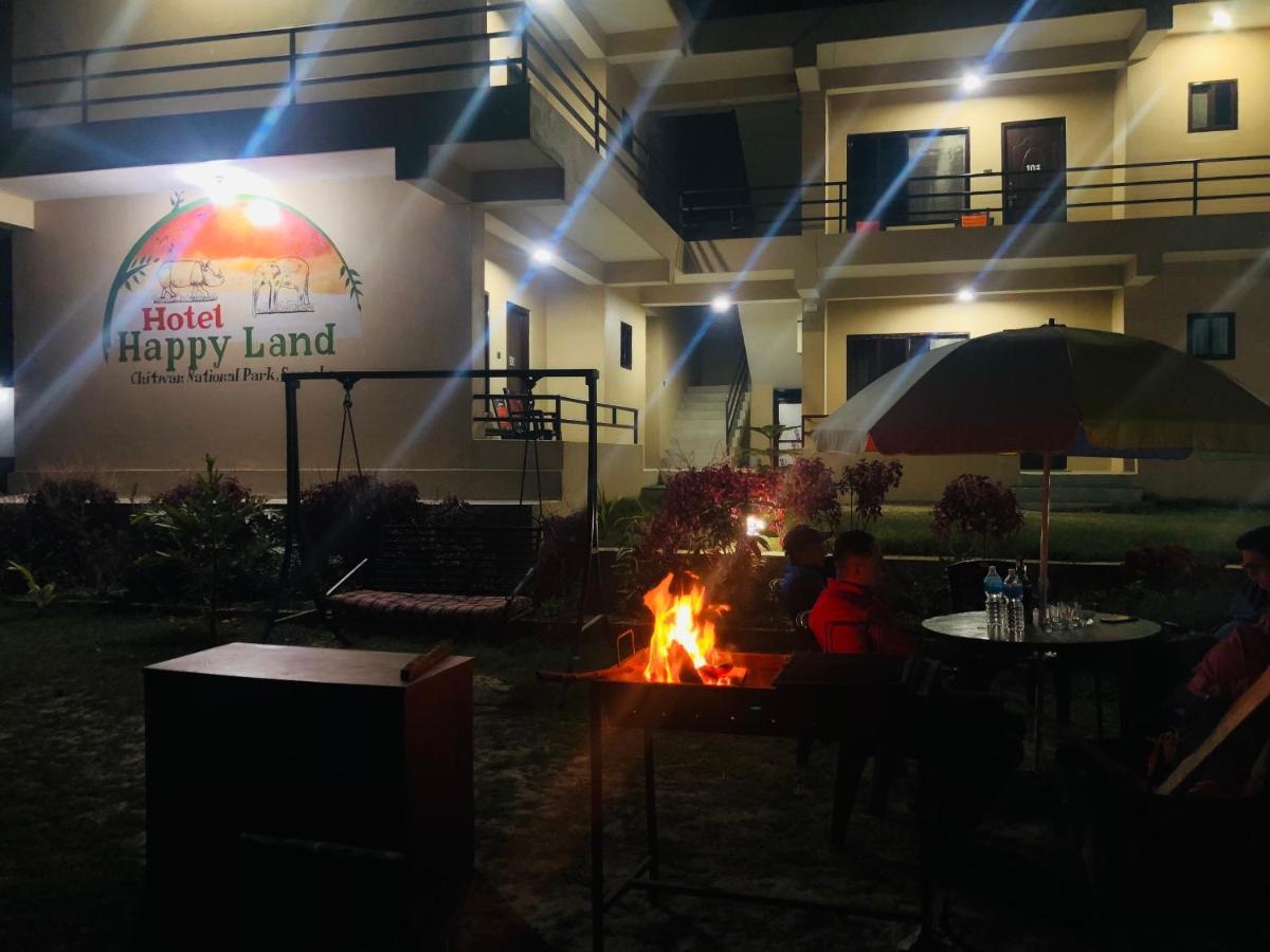 Hotel Happy Land Chitwan Bagian luar foto