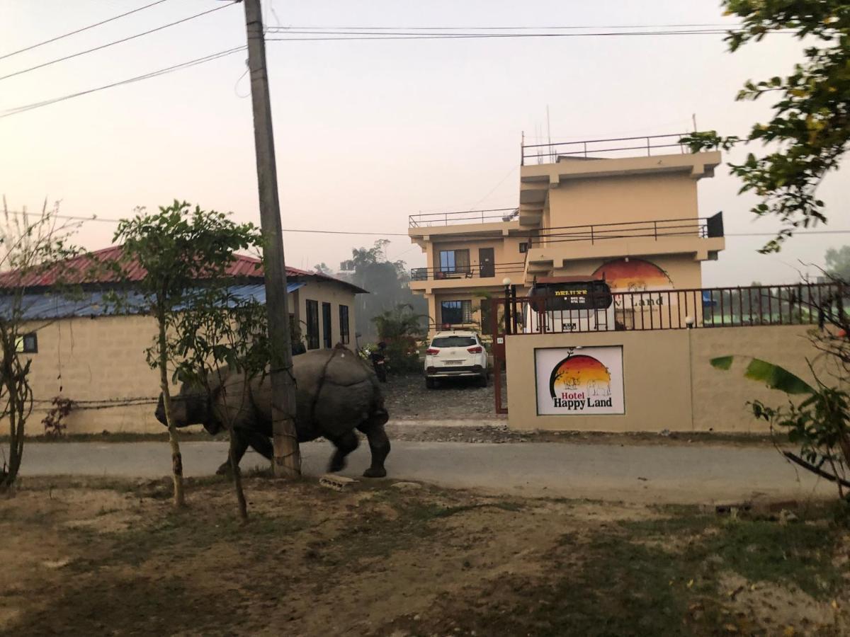 Hotel Happy Land Chitwan Bagian luar foto