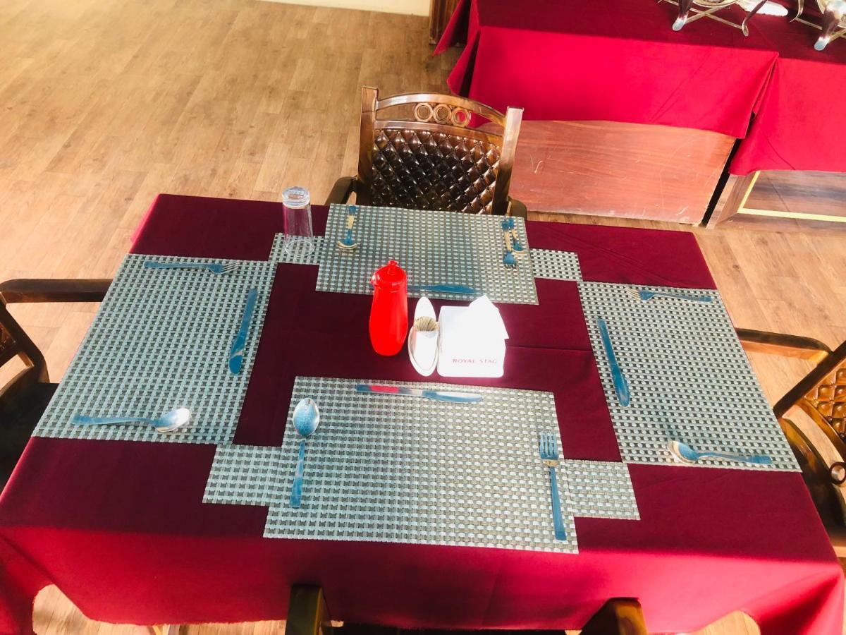 Hotel Happy Land Chitwan Bagian luar foto