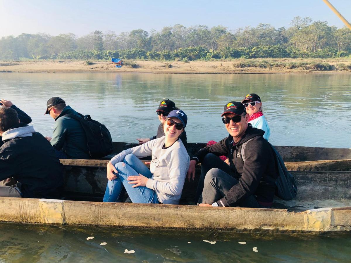 Hotel Happy Land Chitwan Bagian luar foto