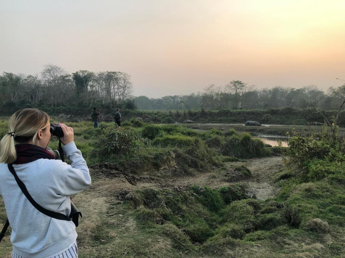 Hotel Happy Land Chitwan Bagian luar foto
