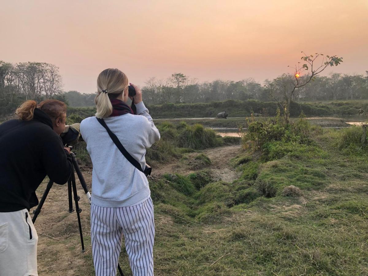 Hotel Happy Land Chitwan Bagian luar foto