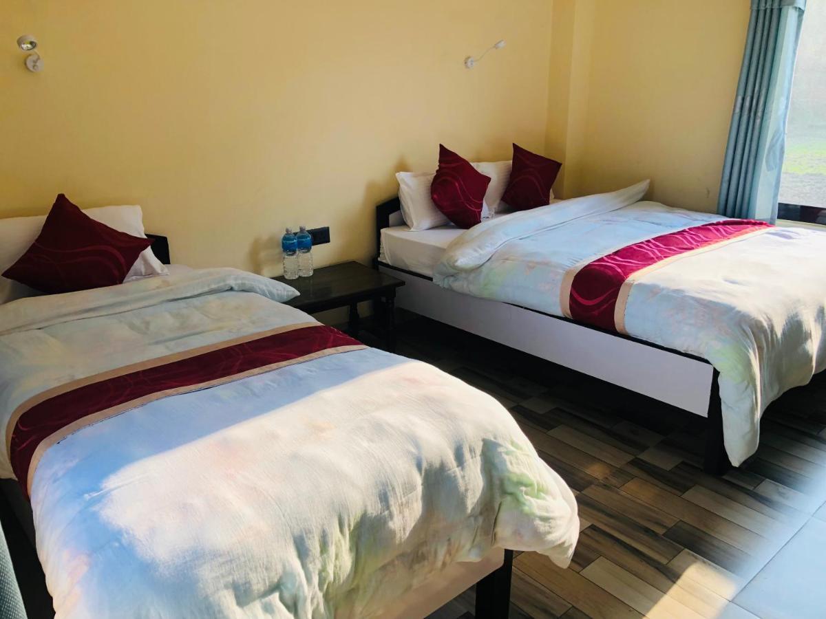 Hotel Happy Land Chitwan Bagian luar foto