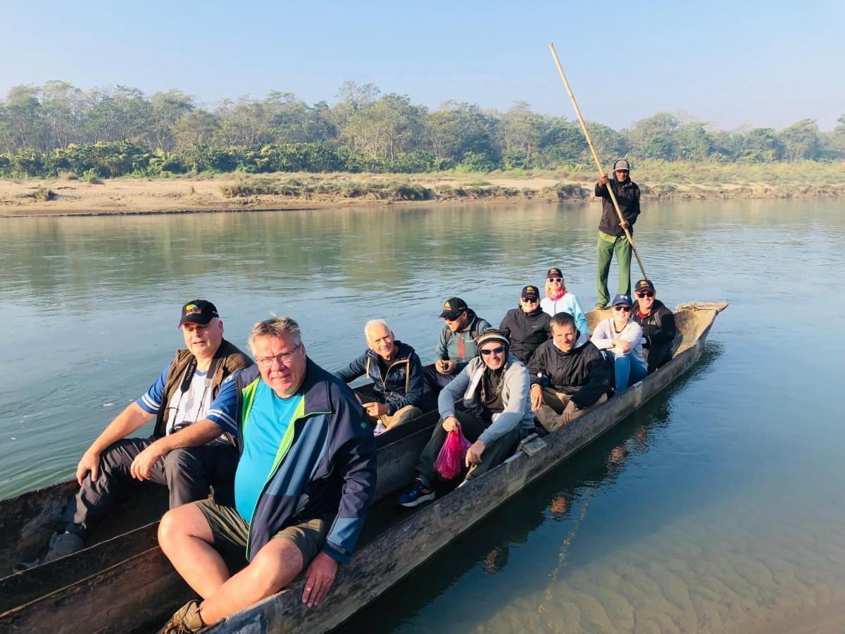 Hotel Happy Land Chitwan Bagian luar foto