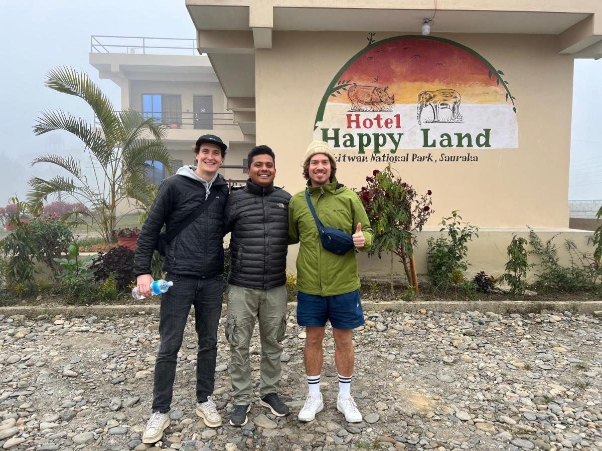 Hotel Happy Land Chitwan Bagian luar foto