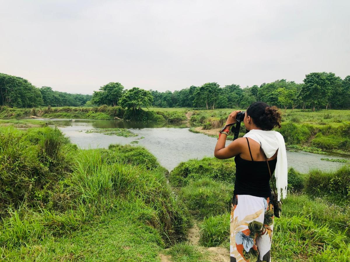 Hotel Happy Land Chitwan Bagian luar foto